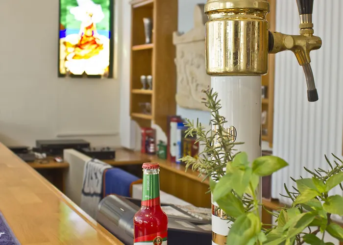 纳福西卡酒店 2*